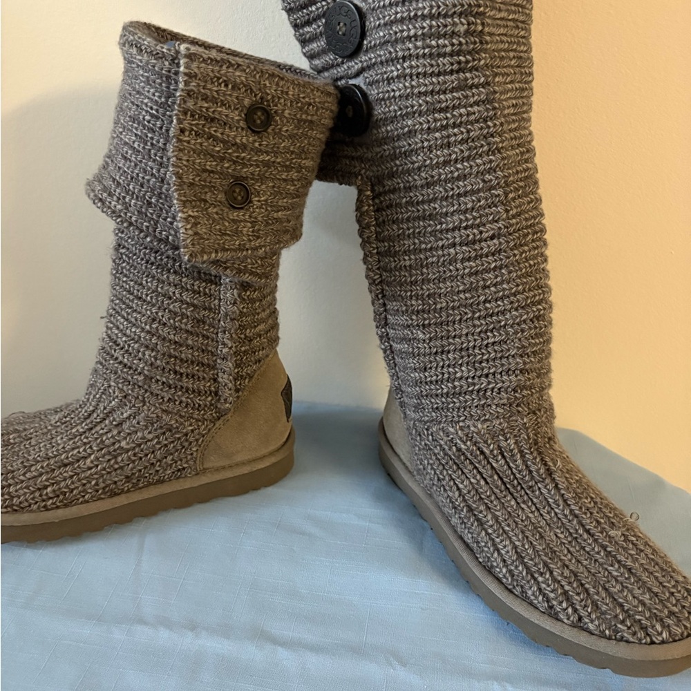 UGG Knit Boots with Logo Patch Grey. Gently used size 7